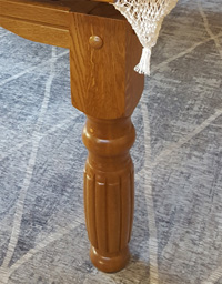turned and reeded legs